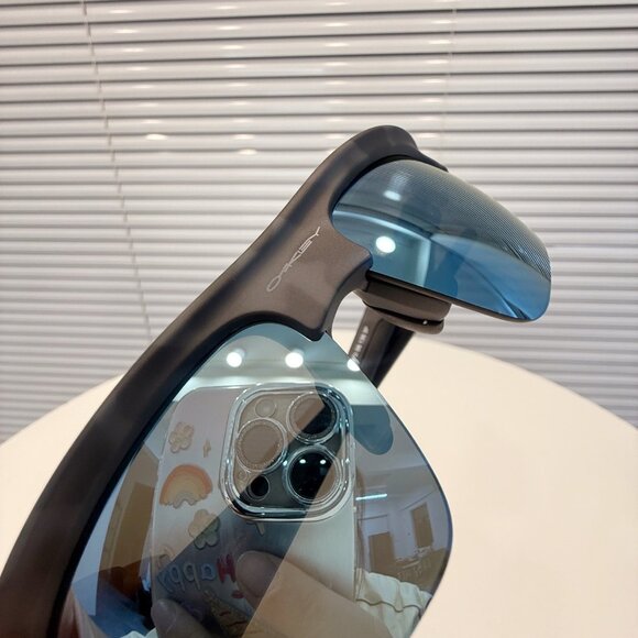 Oakley sunglasses - Picture 7 of 9